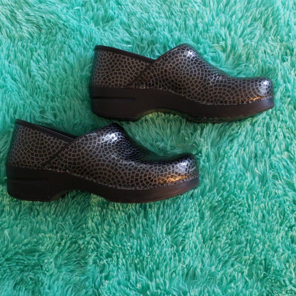 Danskos size 40 (9-9.5)